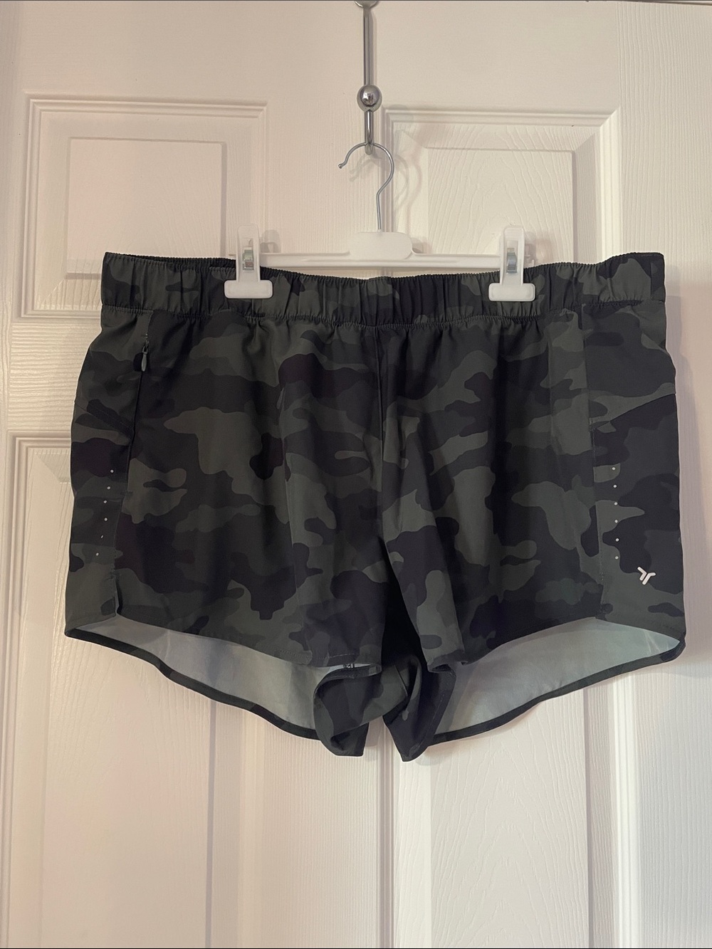 Old Navy Green Camo Athletic Shorts - Women’s